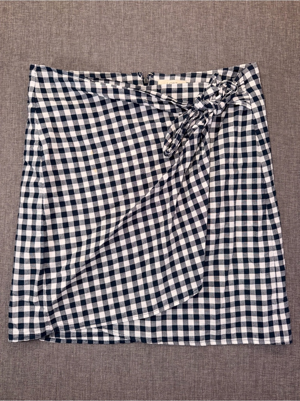 LOFT Women’s Navy and White Gingham Wrap Mini Skirt Size 6